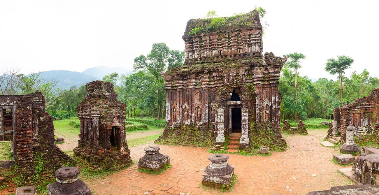 Nền văn minh Champa còn ghi dấu tại dải đất miền Trung.